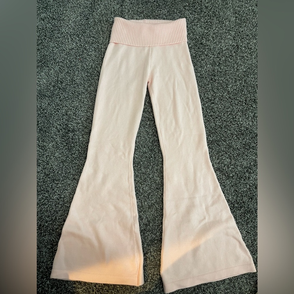 NWT. Edikted flare pants. Size small. Color light pink.